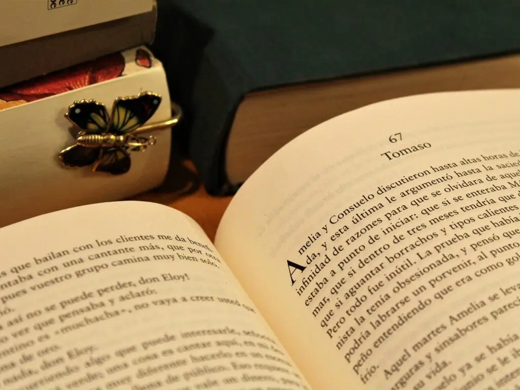 A close up of an open spanish novel